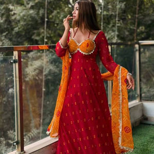 VASTRA COTTAGE Elegante Top de Georgette con Bordado de Espejo, Pantalón Suave con Forro de Seda y Dupatta con Estampado Digital Elegante para Fiesta o Boda - Product Image 1