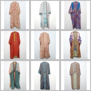 Robe de chambre kimono en soie indienne multicolore, style Kantha, vente en gros, vêtements de nuit faits main, patchwork, robe longue maxi - Product Image 1