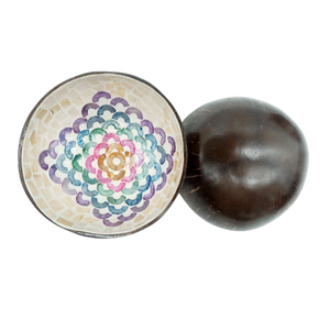 Ensaladera desechable de cáscara de coco con logotipo personalizado, vajilla natural colorida, artesanías ligeras empaquetadas en cartón hechas en Vietnam - Product Image 1