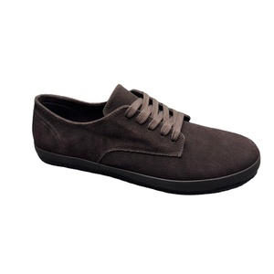 Chaussures vulcanisées pour hommes de haute qualité fabriquées au Vietnam, dessus en cuir fendu, semelle intermédiaire en PU, semelle extérieure en caoutchouc, légères et tendance. - Product Image 3