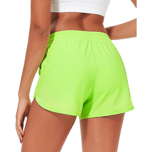 Shorts de sport pour femme vert néon, respirants, à séchage rapide, en polyester, avec ourlet incurvé, taille haute, pour l'entraînement et le fitness - Product Image 2