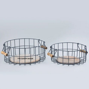 Ensemble de 2 paniers de rangement en métal finition or rose, design moderne et élégant, pour fruits, légumes et en-cas, à poser sur table, pour la maison et la cuisine. - Product Image 4