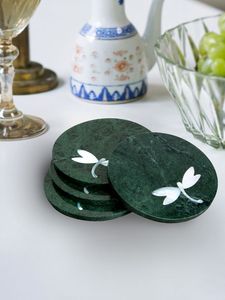 Juego de posavasos modernos de mármol con colores vibrantes y estilos artísticos para complementar la decoración contemporánea del hogar y temas elegantes. - Product Image 6