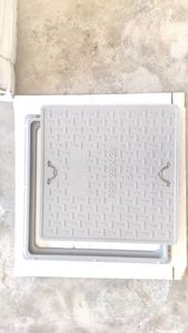 Couvercle de regard carré en PRV 28x28 pouces, dessus plein, capacité de charge 5 tonnes, robuste, résistant aux UV, couvercle d'accès composite pour la construction - Product Image 3