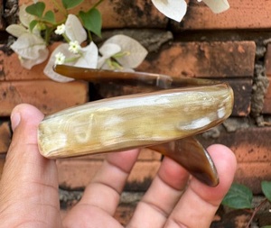 Brazalete de Cuerno de Búfalo Tallado, Artesanía Natural, Coleccionable, Ecológico, Moderno, Estilo Internacional Uttar - Product Image 3