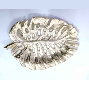 Plateau rond en aluminium de designer à motifs floraux, finition argent mat, plateau de service en métal pour chocolats, idéal pour les cadeaux festifs et la décoration intérieure - Product Image 4