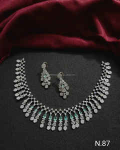 Ensemble de bijoux en diamant de haute qualité plaqué argent américain simple avec boucles d'oreilles cloutées ensemble de collier cadeau pour les femmes de mariage - Product Image 3