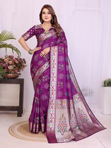 Sari en soie Dola légère et douce de qualité supérieure, imprimé Khadi Bandhej, avec bordure tissée Zari, pallu imprimé multicolore et blouse incluse. - Product Image 6