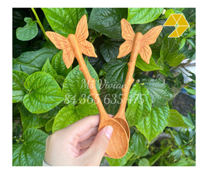 ช้อนไม้สีแดงลายผีเสื้อแบบแฟนซี ช้อนไม้สลักโลโก้ตามสั่ง ช้อนไม้เวียดนามรูปผีเสื้อสำหรับเด็ก - Product Image 1