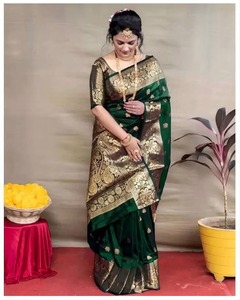 Sari de Seda Banarasi Verde Azul para Mujer con Tejido Floral Dorado Zari, Blusa de Diseñador, Sin Arrugas, de Secado Rápido para Bodas y Fiestas - Product Image 4