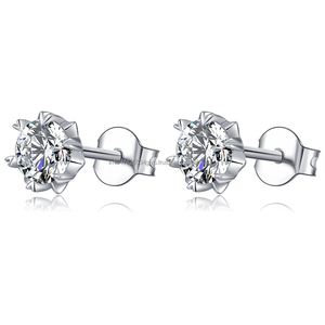 Boucles d'oreilles de luxe en diamant taillé rond plaqué or personnalisées VVS Moissanite Style mignon vis arrière pour les femmes-pour les fêtes - Product Image 2