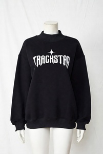 เสื้อสเวตเชิ้ตคอเต่าทรงโอเวอร์ไซส์สีน้ำเงินกรมท่าสำหรับผู้หญิง พิมพ์ลายกราฟิก Trackstar เนื้อผ้าหนา - Product Image 5