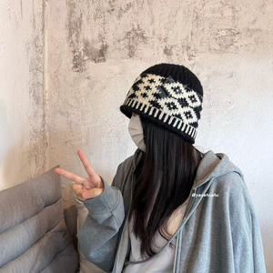 Gorro Unisex Tejido a Mano con Patrón Geométrico Rojo y Blanco, 100% Acrílico, Gorro de Invierno Informal para Adultos, 56-58CM - Product Image 6