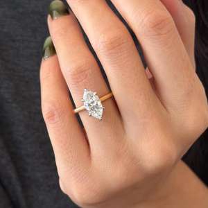 Anillo de Compromiso con Diamante Cultivado en Laboratorio de Corte Marquesa de 2.5 Quilates, Anillo de Propuesta Delicado, Certificado por IGI - Product Image 1