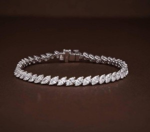 สร้อยข้อมือมอยซาไนต์สุดหรูสำหรับผู้หญิง ทรงกลม ดีไซน์เหนือกาลเวลา เครื่องประดับที่สมบูรณ์แบบสำหรับใส่ในชีวิตประจำวันและงานปาร์ตี้ - Product Image 1