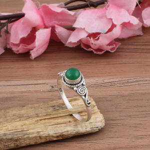 Anillo de Plata de Ley 925 con Turquesa Verde Natural en Engaste Clásico, Joyería China, Piedra Genuina, para Mujer, Venta al por Mayor - Product Image 4