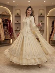 Conjunto de top de georgette con bordado de secuencia de diseño y trabajo con espejos reales, con falda lehenga y dupatta, completamente cosido y listo para usar. - Product Image 2