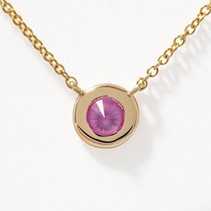 Collar con Colgante de Oro Amarillo de 14K con Zafiro Rosa Cultivado en Laboratorio de 0.50ct, Engastado en Bisel, Certificado por IGI, Joyería Fina para Mujer, Minimalista y Elegante - Product Image 2