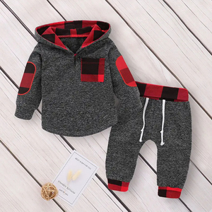 Conjunto de chándal con capucha para bebés, diseño a cuadros, gris y rojo, sudadera informal y pantalones, para otoño, bebés y niños pequeños, manga larga con cordón - Product Image 1