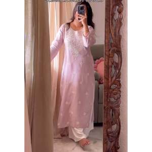 DISEÑADOR RAYON ALGODÓN BORDADO TRABAJO KURTI CON PALAZZO BEBÉ ROSA - Product Image 1