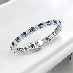 Bracelet tennis pour femme plaqué rhodium avec cristaux de strass taille princesse sertis en canal, style classique, cadeau de bijoux - Product Image 1