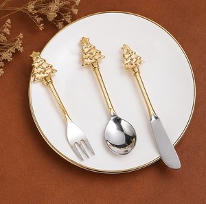 Ensemble de couverts de Noël dorés, cuillère, fourchette et couteau en acier inoxydable pour la décoration de table de fête - Product Image 5