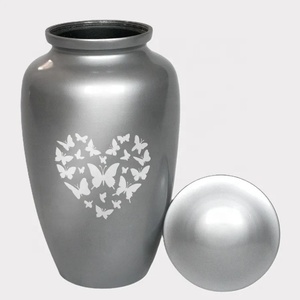 Urne commémorative en métal en forme de cœur de papillon, finition grise mate, avec motif de papillon délicat, porte-cendres de crémation - Product Image 3