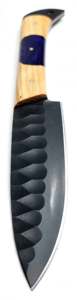 Cuchillo de Chef Artesanal de Acero al Carbono Forjado Negro con Mango Híbrido de Madera de Olivo y Resina Púrpura para Cocina y Preparación al Aire Libre - Product Image 3