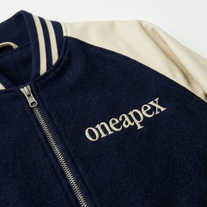 Veste zippée en mélange de laine bleu marine et crème pour homme, avec logo personnalisé, col et poignets en tricot côtelé, style streetwear décontracté, vente en gros, fabricant OEM, vêtements - Product Image 4