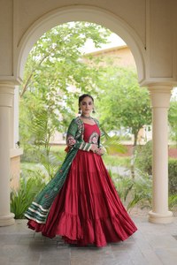 Lehenga Choli Rojo con Chaqueta Bordada en Verde, Vestido de Novia de Algodón Largo Hasta el Suelo para Mujer, Estilo India Pakistán - Product Image 1