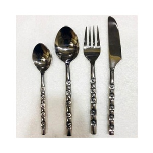 ชุดช้อนส้อมสแตนเลสคุณภาพสูง ขัดเงาสีทอง ดีไซน์ด้ามจับเซรามิก หรูหรา ทันสมัย สำหรับร้านอาหารและงานแต่งงาน - Product Image 6