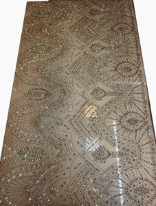 Tissu en dentelle florale de tulle écologique de luxe élégant et de haute qualité avec broderie de strass faite à la main pour textiles de maison et cadeaux - Product Image 1