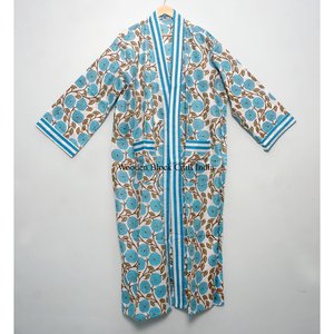 Kimono chic en coton doux pour une ambiance estivale, look élégant, kimono à col en V avec un design simple et un imprimé floral pour un style décontracté. - Product Image 3