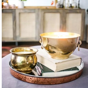 Bougie décorative en cire de soja parfumée avec support en laiton gravé et aluminium, idéale pour l'hôtellerie, la maison et la décoration de table, en verre. - Product Image 2