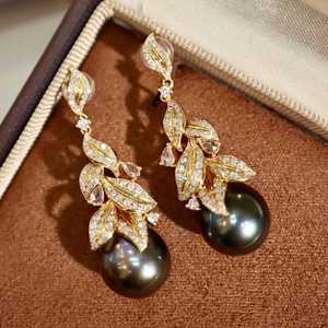 Boucles d'oreilles pendantes en perles noires de Tahiti naturelles, bijoux de luxe faits à la main, cadeau pour femmes, argent sterling 925 plaqué or 14 carats - Product Image 4