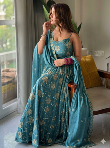 Ensemble de robe Anarkali en georgette bleu turquoise de qualité supérieure, brodée avec des fleurs en sequins – Vêtement ethnique indien traditionnel pour mariage - Product Image 1