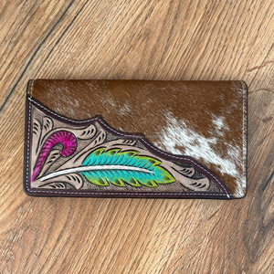 Étui pour téléphone sculpté à la main en cuir de créateur Portefeuille élégant en cuir de fourrure de vachette Multi Uses Collection élégante de portefeuilles - Product Image 3