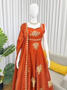 ชุดเดรส Anarkali Kurti สีส้มปักลาย พร้อมผ้าคลุมไหล่ ผ้าโมดอล สำหรับผู้หญิง ชุด Salwar Kameez สำหรับงานแต่งงานและงานปาร์ตี้ - Product Image 1