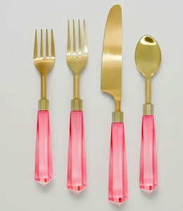 Ensemble d'argenterie finition or avec accent de poignée rose, parfait pour un usage quotidien ou pour une présentation de table formelle - Product Image 1