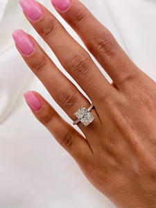 Anillo de Compromiso de Moissanita con Corte Radiante, Plata de Ley 925 con Baño de Rodio, Minimalista con Halo Oculto, Anillo de Aniversario para Mujer - Product Image 5