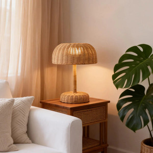 Lámpara de mesa de ratán natural hecha a mano en Vietnam, un elemento de iluminación sostenible perfecto para la decoración del hogar y el estilo boutique. - Product Image 1