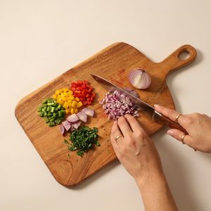Tabla de Cortar de Madera Maciza Gruesa de Primera Calidad para Chefs Profesionales y Cocinas Domésticas Disponible a un Precio Accesible - Product Image 2