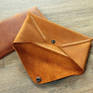 Organisateur d'enveloppes en cuir véritable de qualité supérieure, conçu pour les enveloppes de trésorerie, la gestion budgétaire, les reçus, les cartes et les voyages, en vente. - Product Image 5
