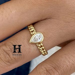 Bague minimaliste en forme de goutte d'eau, solitaire en forme de poire horizontale, chaîne cubaine, cadeau d'anniversaire, bijou raffiné - Product Image 4