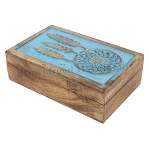 Nouveauté et haute qualité, boîte de rangement et décorative en bois de manguier 100% naturel, sculptée à la main, au design accrocheur, en vente - Product Image 1