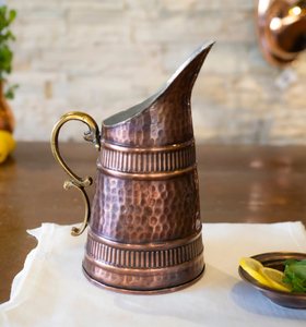 Carafe à eau en cuivre martelé artisanal, style vintage, design durable, idéale pour les boissons, les fêtes et l'hôtellerie. - Product Image 1