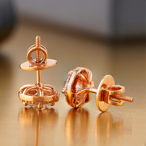 ต่างหูเพชรทรงกลม 1.12 กะรัต แบบ Halo Lab Grown Diamond พร้อมตัวเรือนทองคำกุหลาบ 14K ความใส VVS1 รูปทรงสกรู มีให้เลือกทั้งสีขาว สีเหลือง และทองคำ 18K - Product Image 4