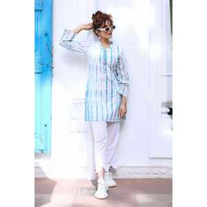 Conjunto de Kurta Informal Azul Cielo con Estampado Tie-Dye y Mangas Tres Cuartos, Talla XS - Product Image 1