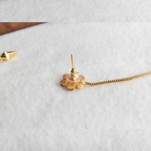 Boucles d'oreilles créoles en laiton avec pierres, finition dorée mate, style meenakari, pour filles et femmes, idéales pour les occasions spéciales. - Product Image 2