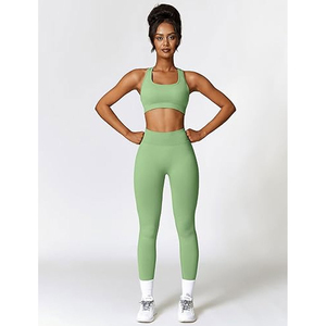Ensemble de yoga uni pour femme avec soutien-gorge de sport et leggings courts taille mi-haute respirants – Tenue de sport 3 pièces pour le fitness à prix abordable - Product Image 5